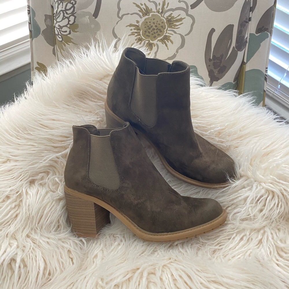 Water resistant booties